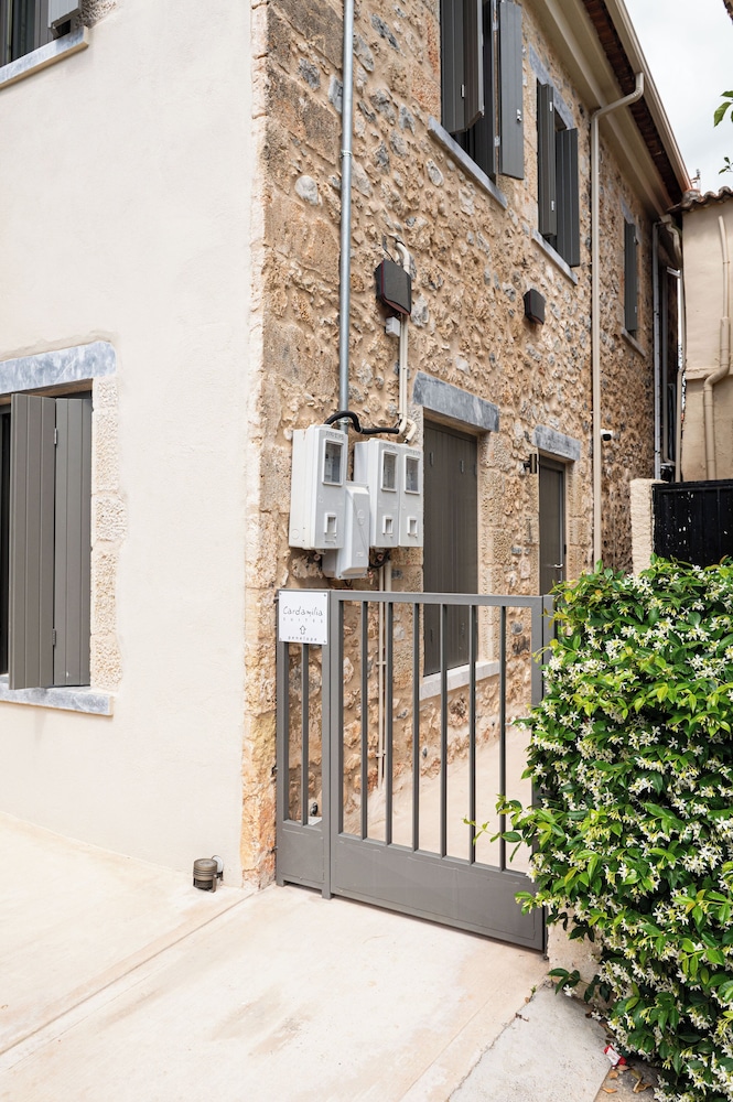 Cardamilia Suites