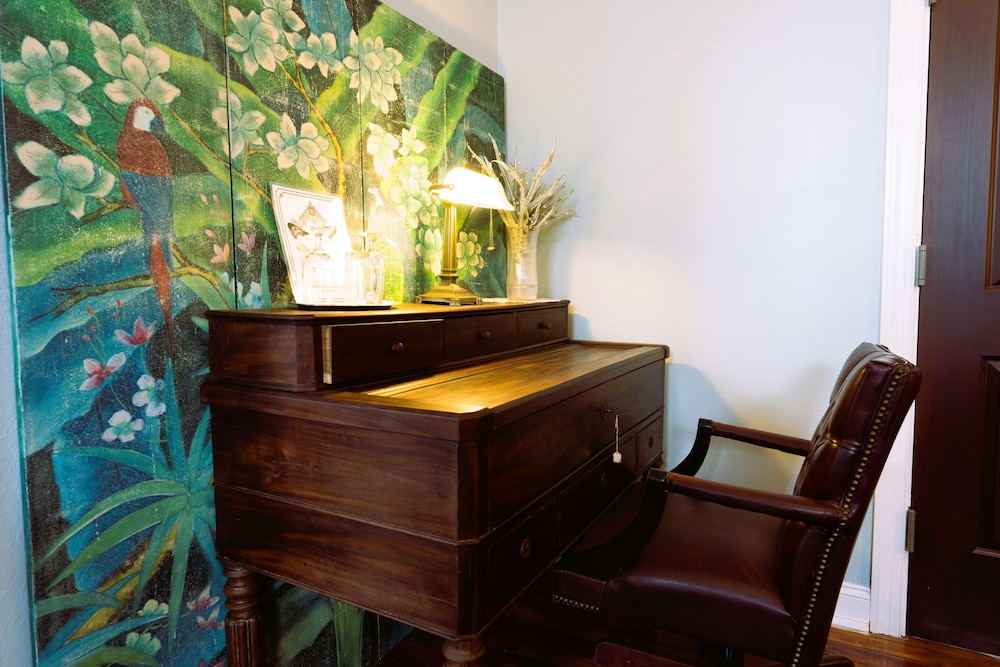 Oak Tree Hotel