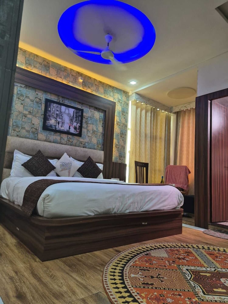 HOTEL SRG INN
