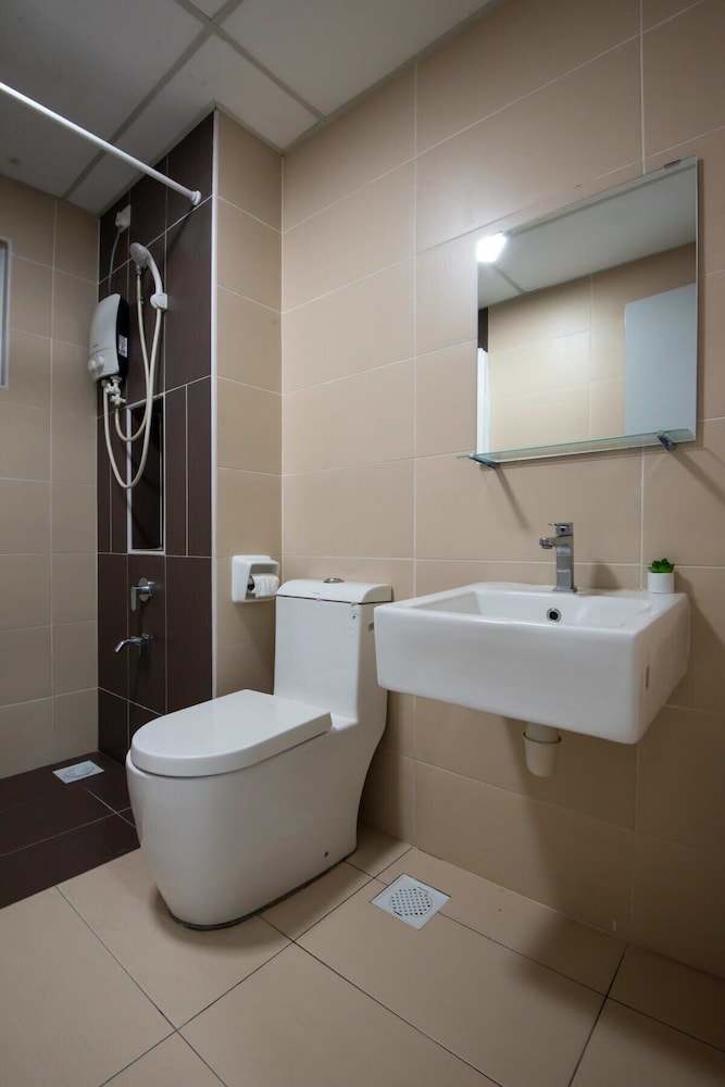 Bright & Modern 3BR Suite, Free Parking
