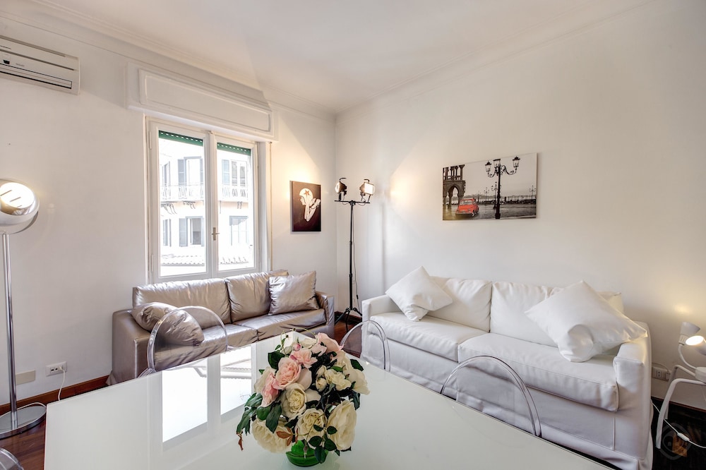 HI River View apartment