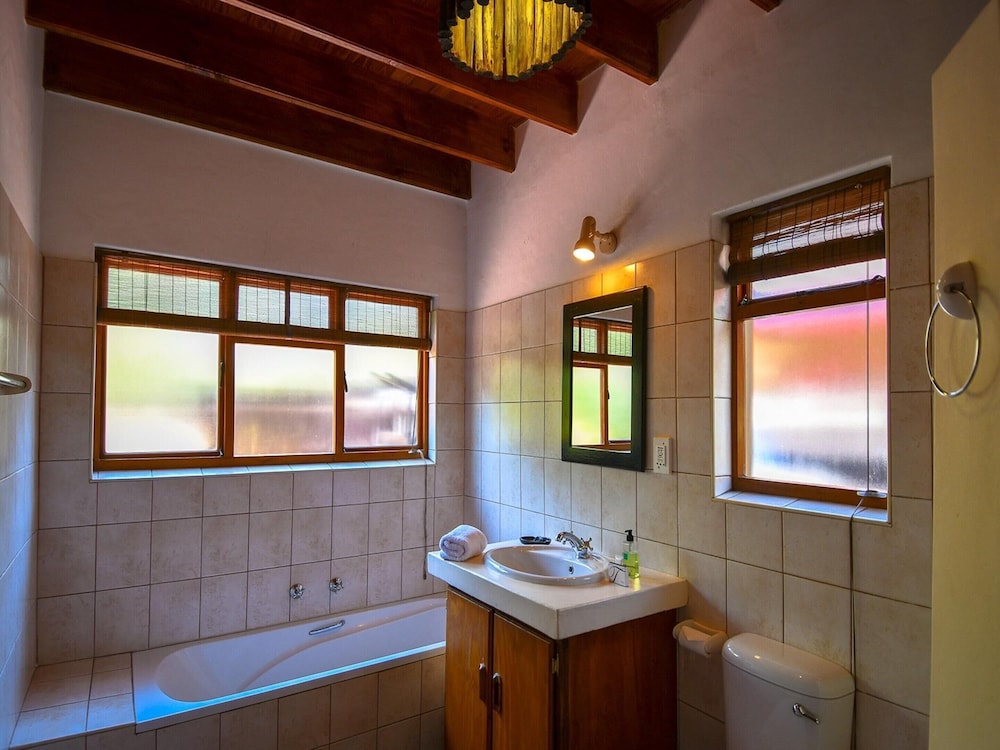 6-person Villa at Kruger Park Entrance view 3