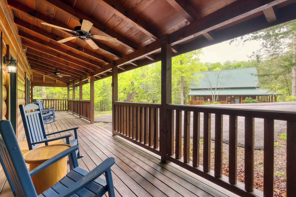 Yesteryear by Avantstay Hot Tub, 360 Deck Views and Game Room Easy Access