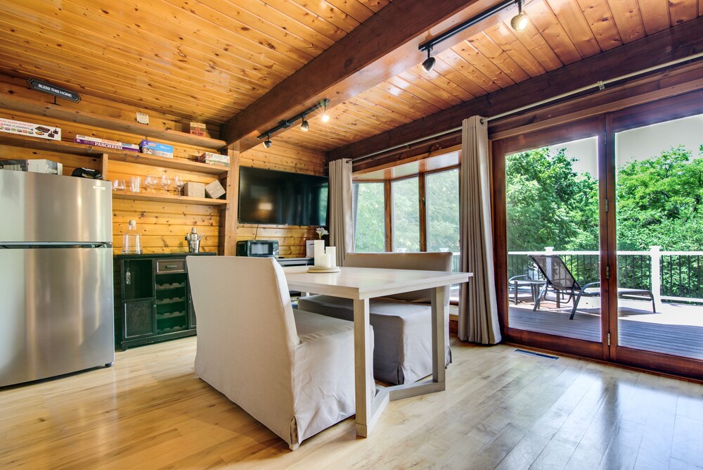 New York City Vacations - Walk to Tuttle Creek Lake: Secluded Scenic Retreat - Property Image 4