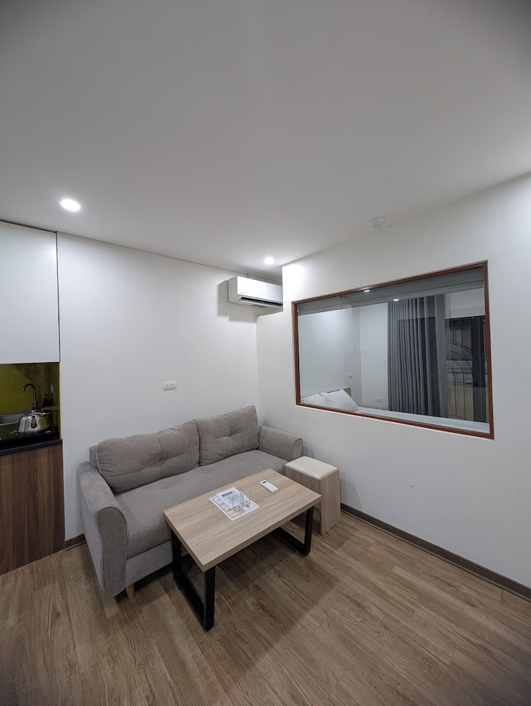 Era Apartment Lac Long Quan