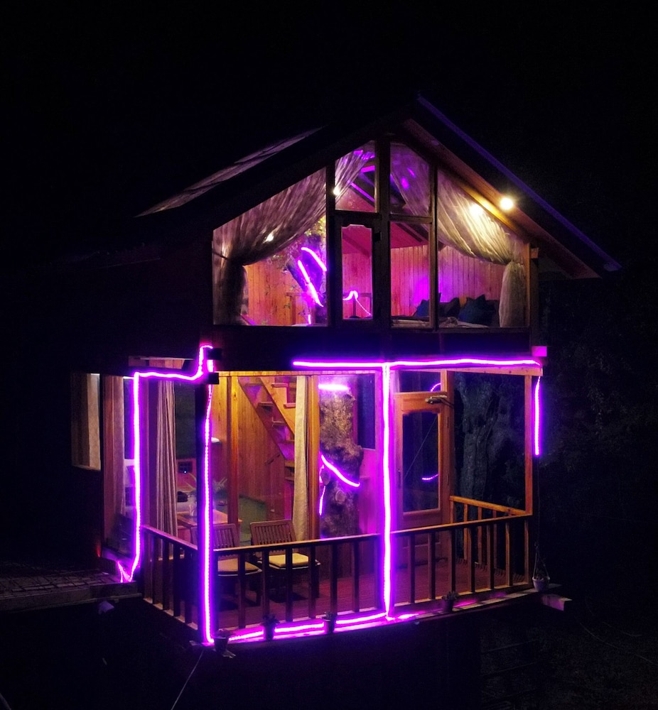WOW Treehouse & Cottages