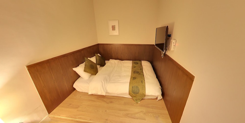 LITHO Hostel