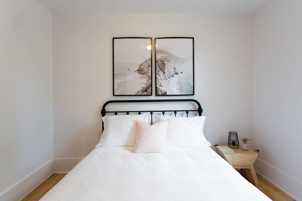 Stylish & Unique 3 Bdr Flat With Parking! view 3