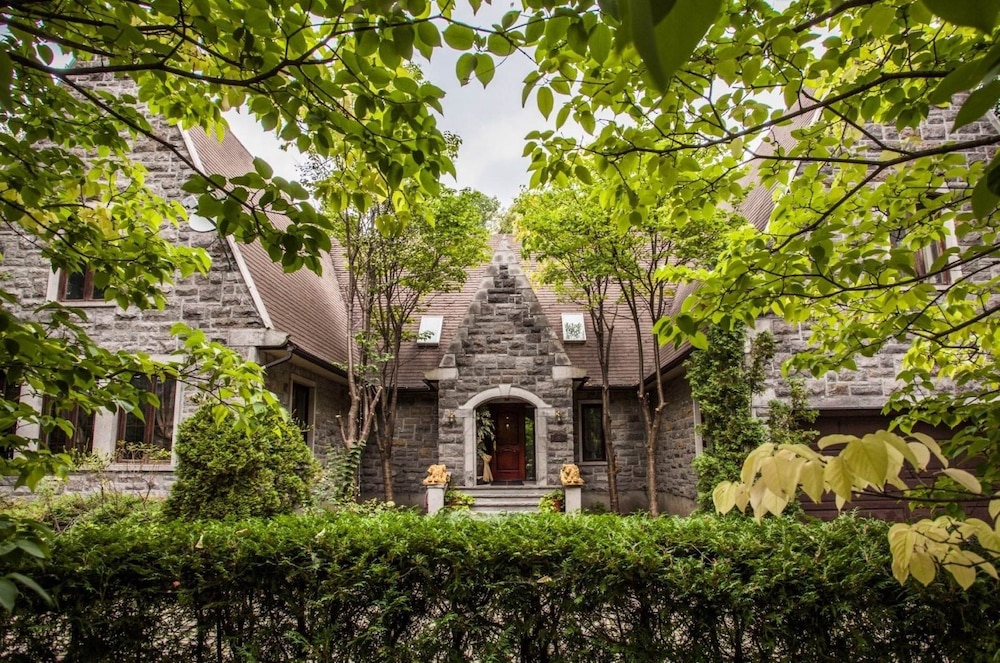 Chateau Olivier - Image 1