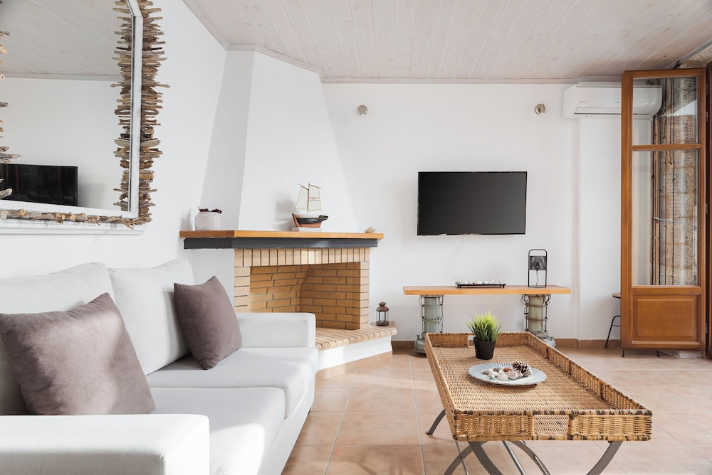 Aura Seafront Villa