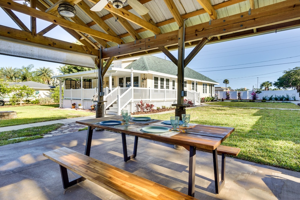 Lakefront Tavares Home w/ Deck, Patio & Dock! view 5