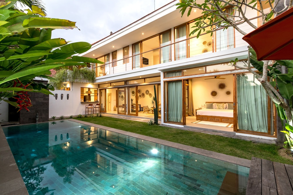 Beautiful Boho-chic 4br Tropical Villa in Pererenan Canggu