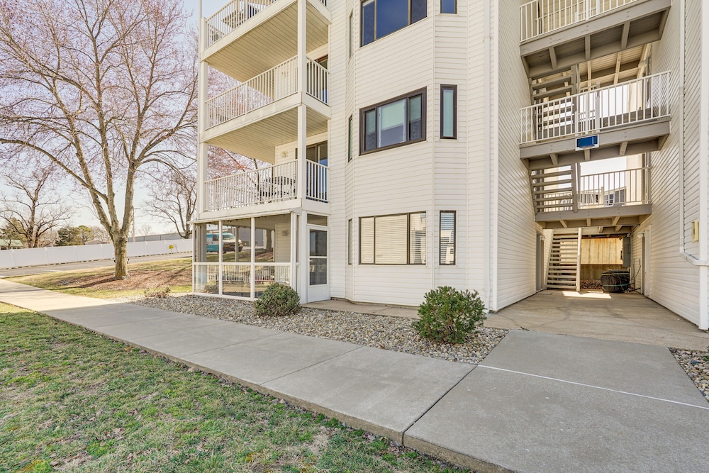 3 Mi to Boat Ramp: Osage Beach Condo w/ Grill! view 4