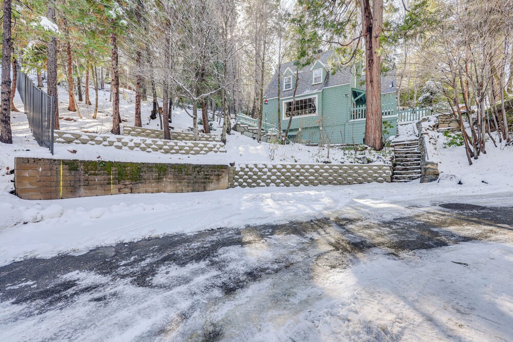 Walkable 'green Gables Cottage' in Lake Arrowhead