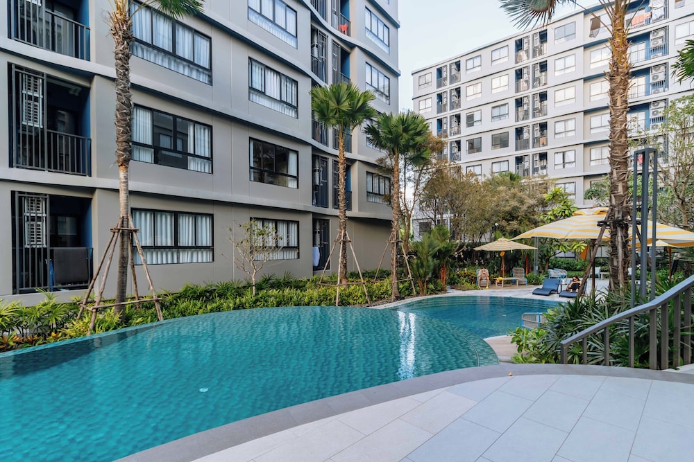 2BR Condo Pool and Full Gym C262