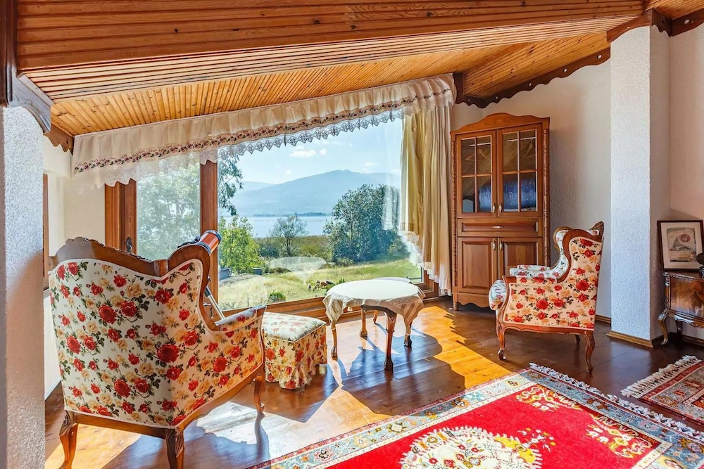 Lake Sapanca Breathtaking Private Villa Retreat