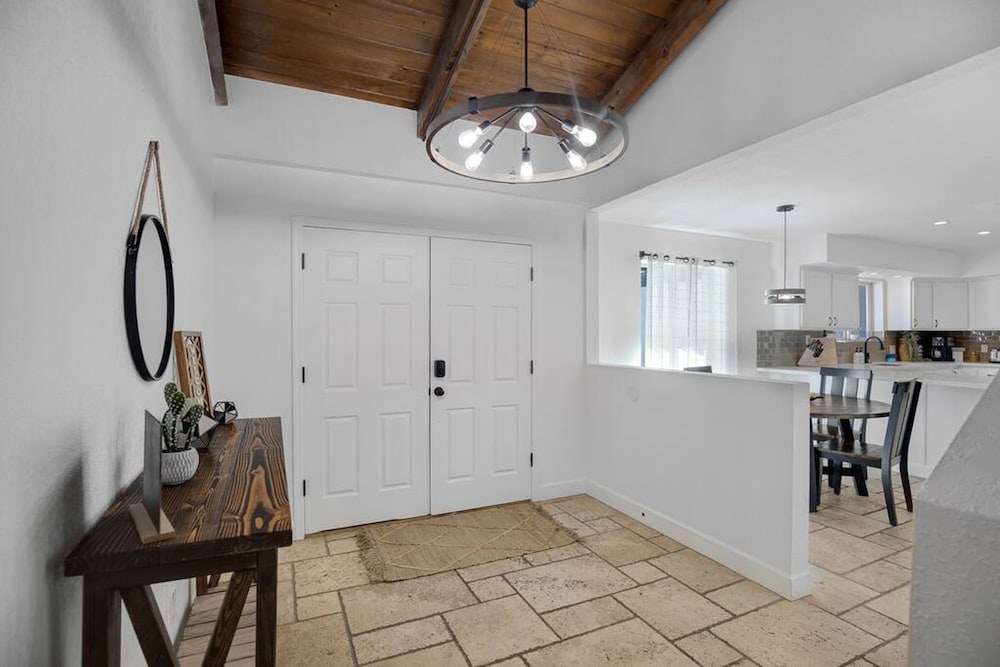 Huge Golf Course Home-free Heated Pool Theatre Gym
