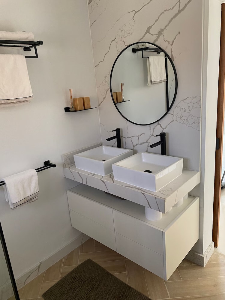 Palm Beach Vacaysuites - Palm Suite 100m2