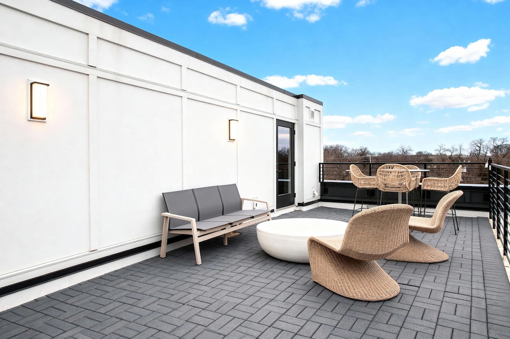 Nashville Escape With Skyline Deck and Hot Tub