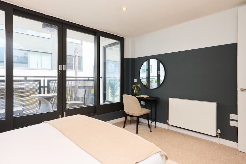 The Kensal Green Wonder - Bright 2bdr Flat With Balcony