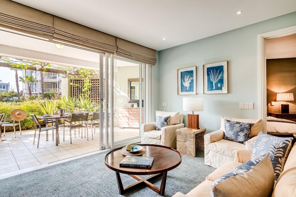 Secure 2bed Apartment in the Marina Carradale 002