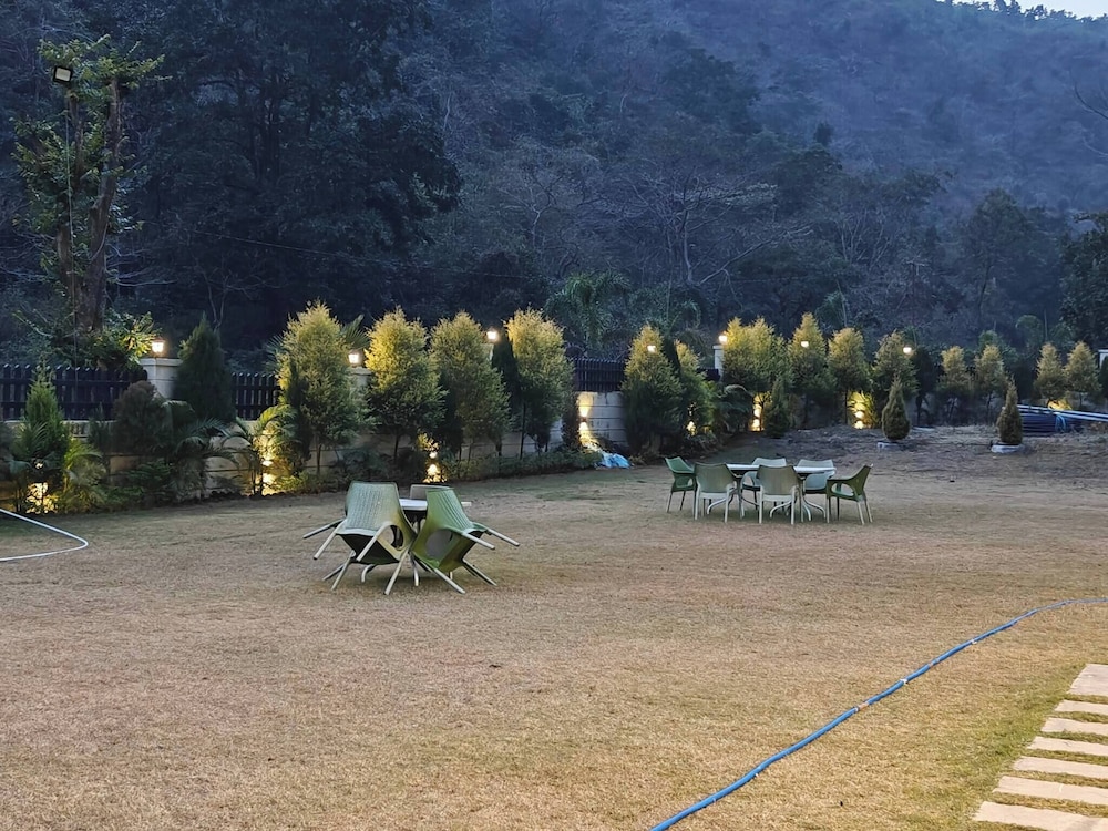 The Paradise - Luxury 3BR Villa Near the Airport in Dehradun