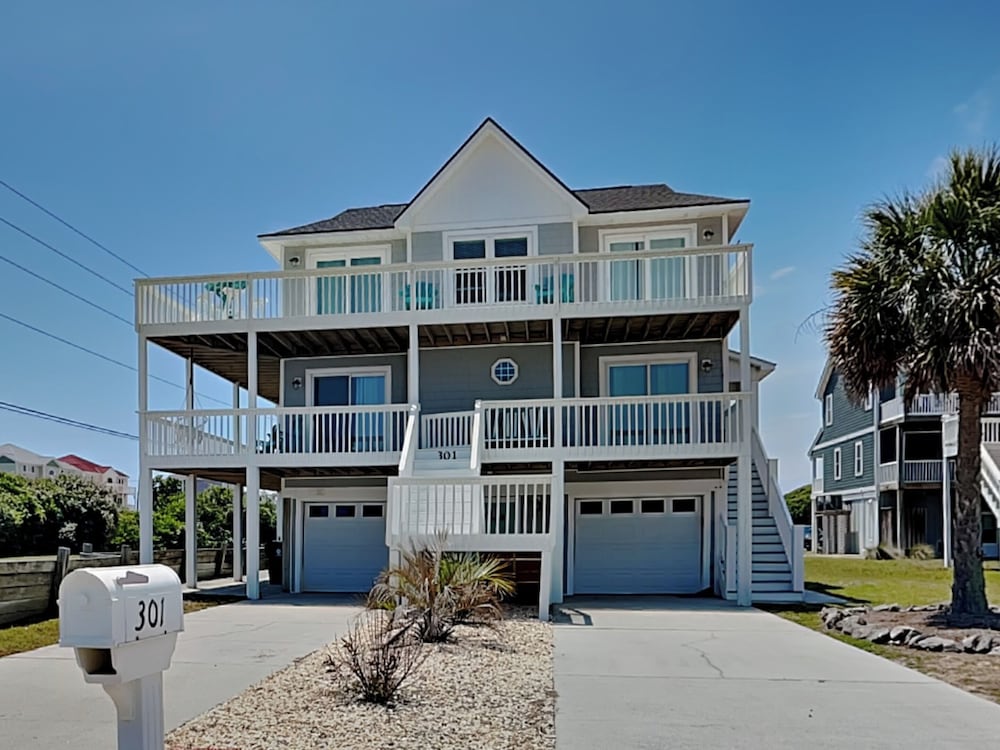 Salty Seahorse by Topsail Realty