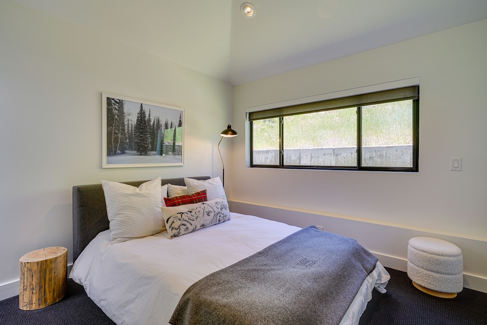 Deer Valley Retreat w/ Hot Tub & Movie Room view 4