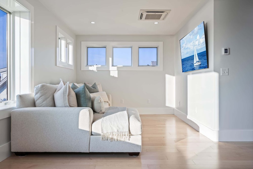 Brand New Home Ocean Views Wolf Appliances