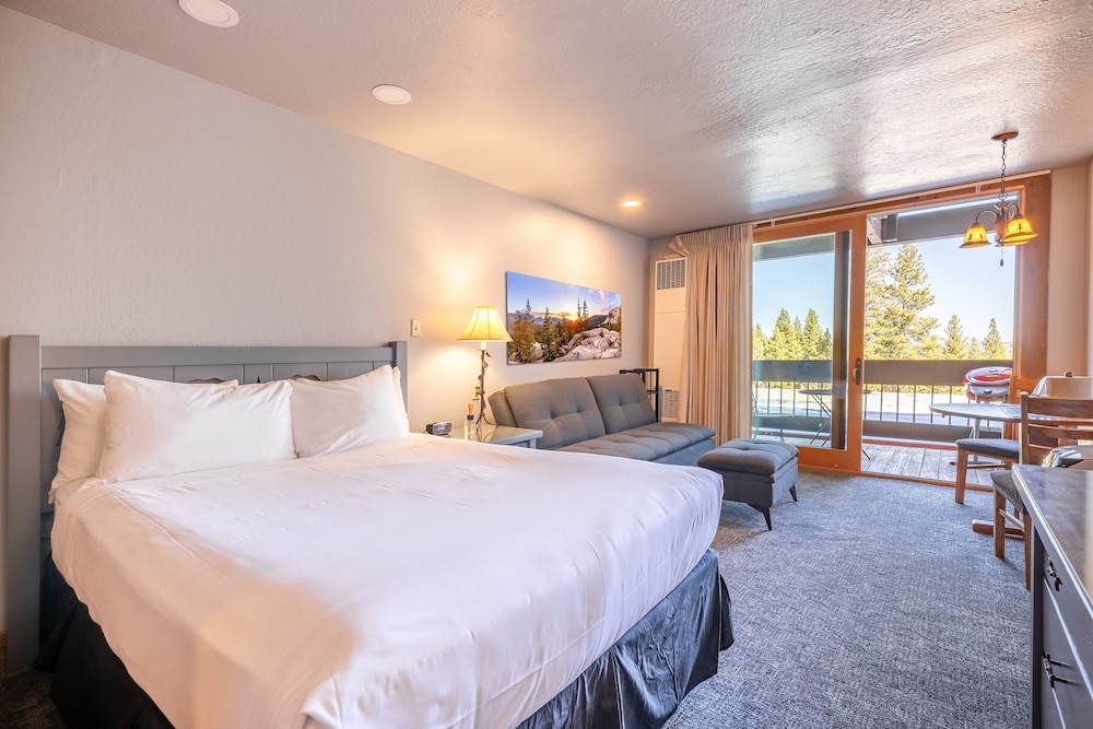Lake Tahoe Vacations - Hotel Style Room in The Timber Creek Lodge by RedAwning Save 10 on 3 Nights, 15 on 5 Nights! - Property Image 10