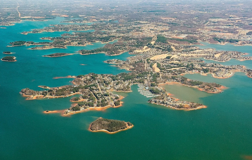 Pet-Friendly Lake Norman Retreat