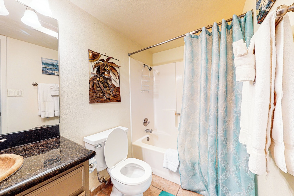 Gulf-view 3BR w/ Gourmet Kitchen, Tennis & Pools
