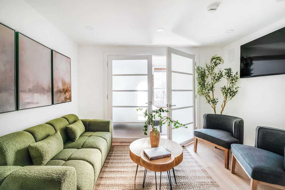 22-4a Sleek Modern 1BR Gramercy