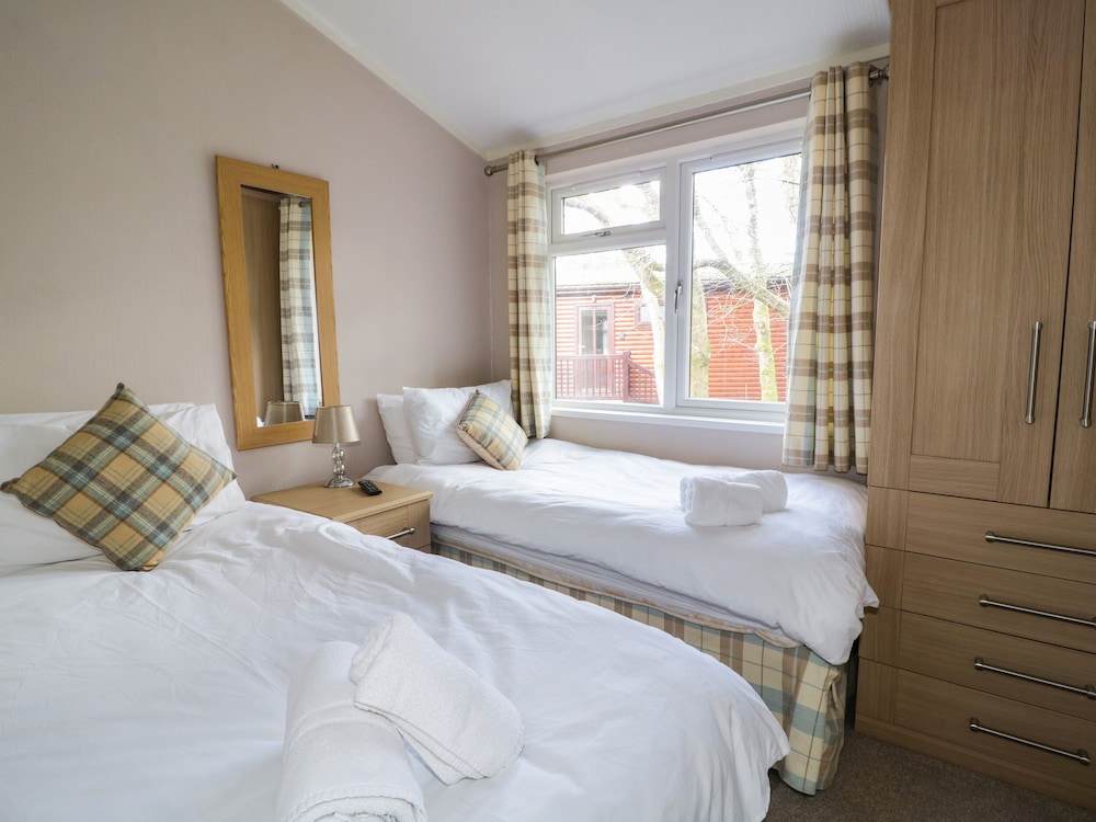 22 Thirlmere view 3