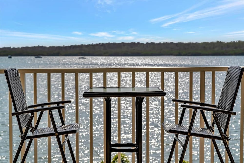 Sunlit Bayview Suite Balcony Pool Hot Tub