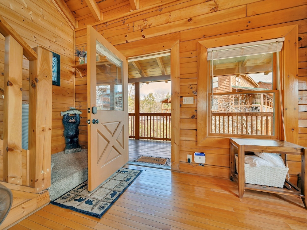 Ern860 - Cozy Bear Overlook 4 Bedroom Cabin