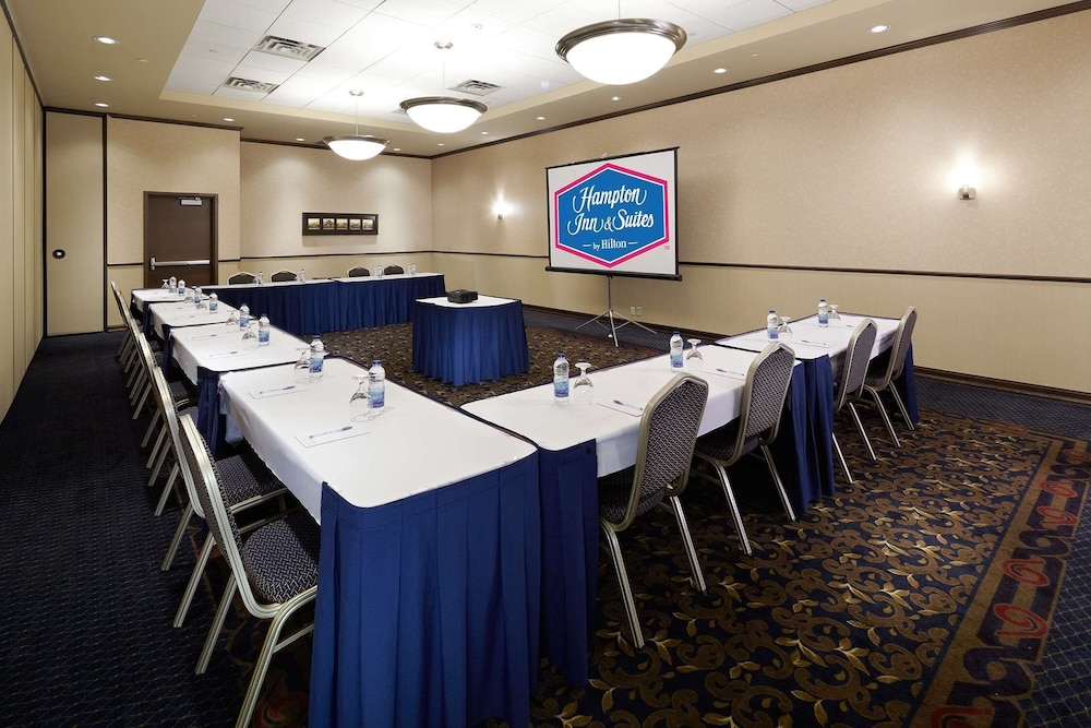Hampton Inn  Suites by Hilton Montreal-Dorval - Property Image 15