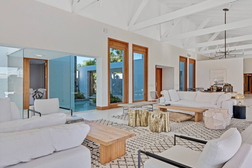 Modern Oasis Stunning Views of Golf Course River