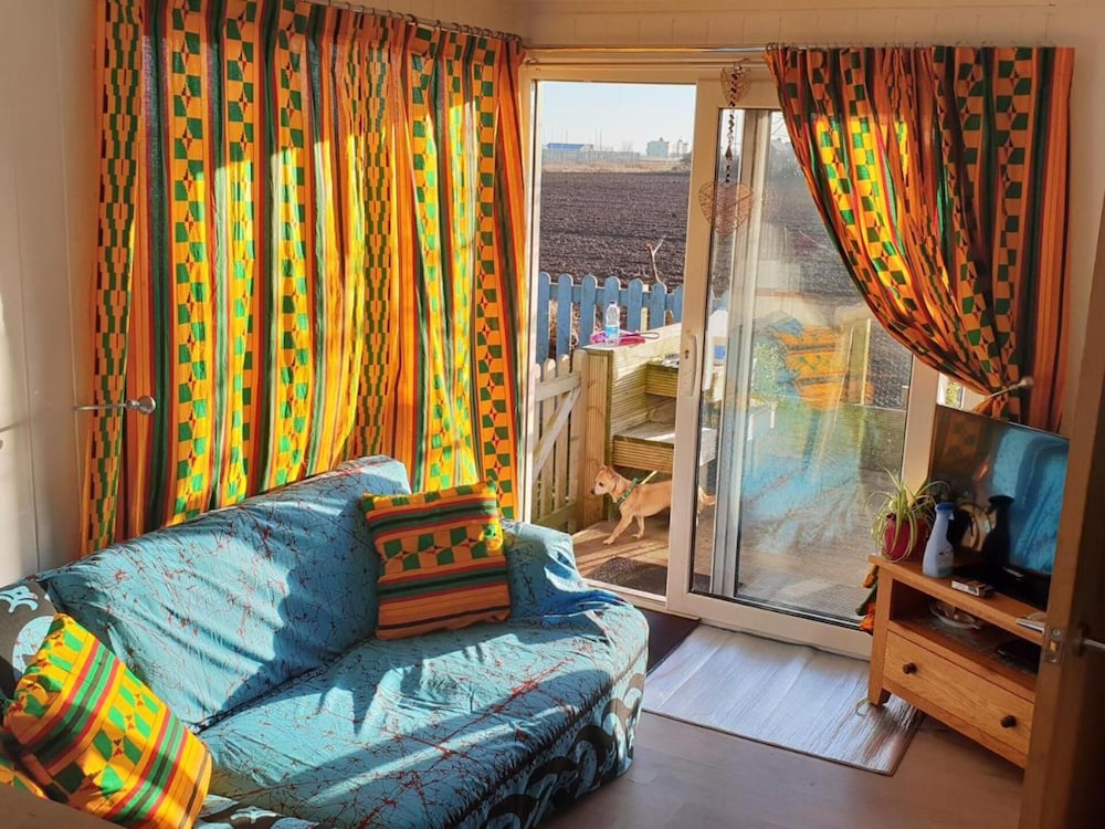 Dog Friendly Bed & Bowl Beach Chalet view 4
