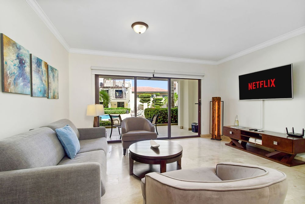 1br1ba Condo in Amazing Location w Pool and GYM