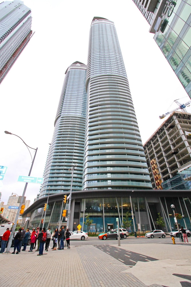 High-Rise Junior 2Br Condo downtown