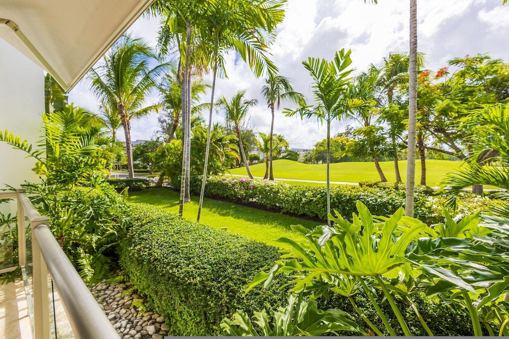 Villa Desiree 5BR Cocotal Luxury Villa Pool Maid