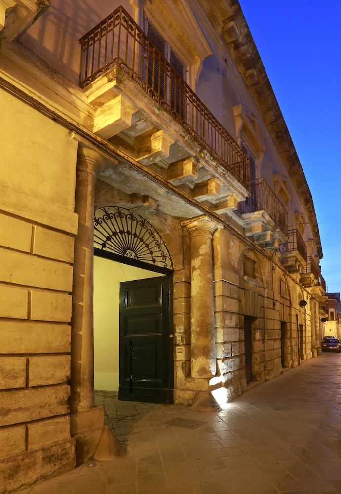 Personè Palace