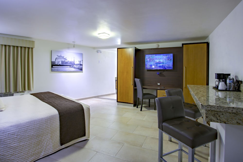 Ensenada Vacations - Hotel La Pinta - Property Image 49