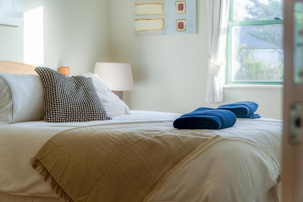 13 St Bride's Bay View - 4 Bedroom - Broad Haven