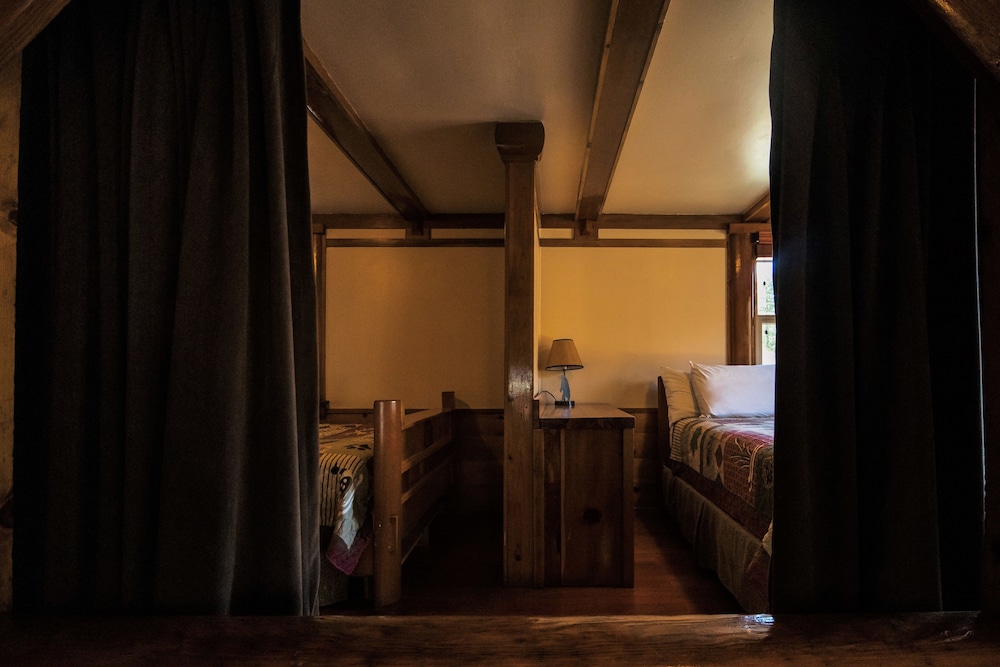 Embers Lodge and Cabins