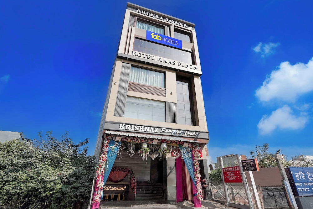 Fabhotel Raas Plaza