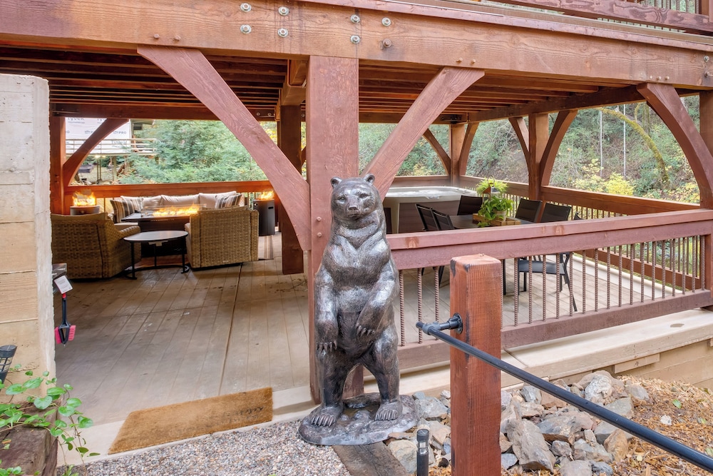 Bear Lodge Waterfront Cabin w/ Level 2 EV Charger