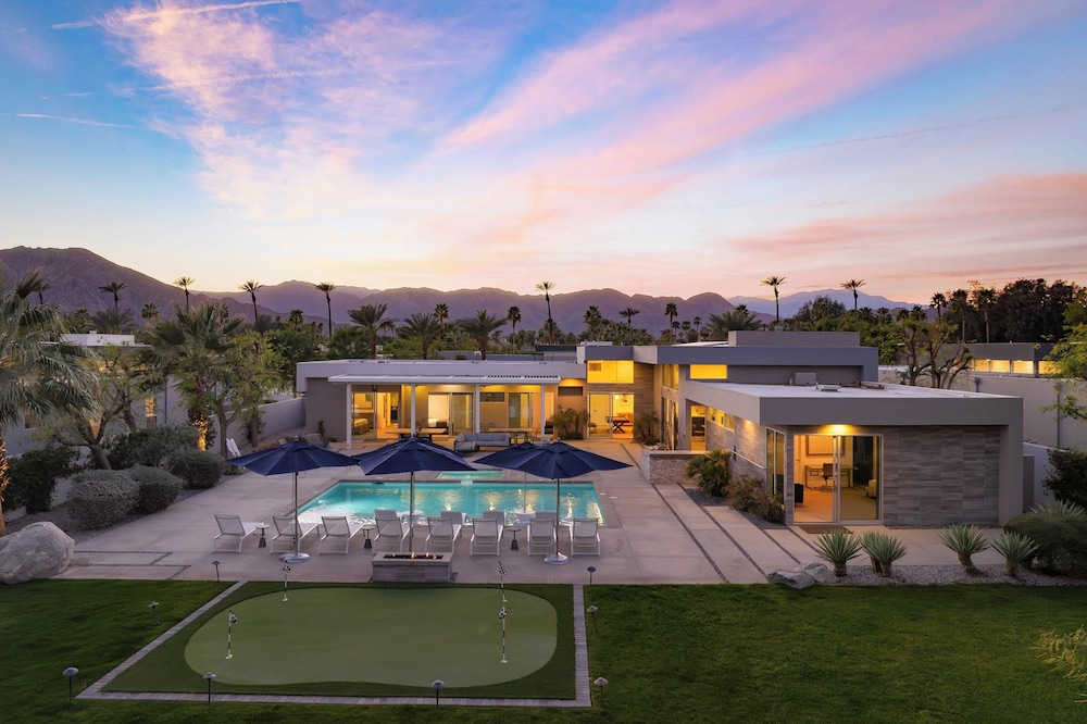 Sleeps 40 3 Luxe Villas Next to Empire Polo Club Putting Green & Pickleball