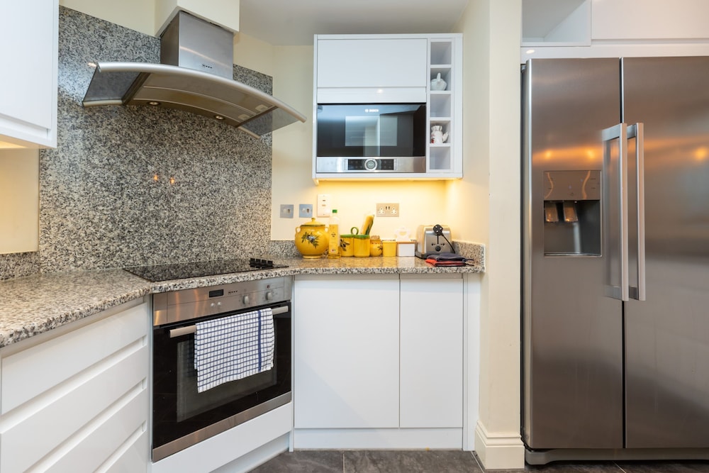 Modern and Bright 3 Bedroom House in Paddington